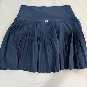 ALO Yoga Women's Dark Blue Pleated Mini Skirt